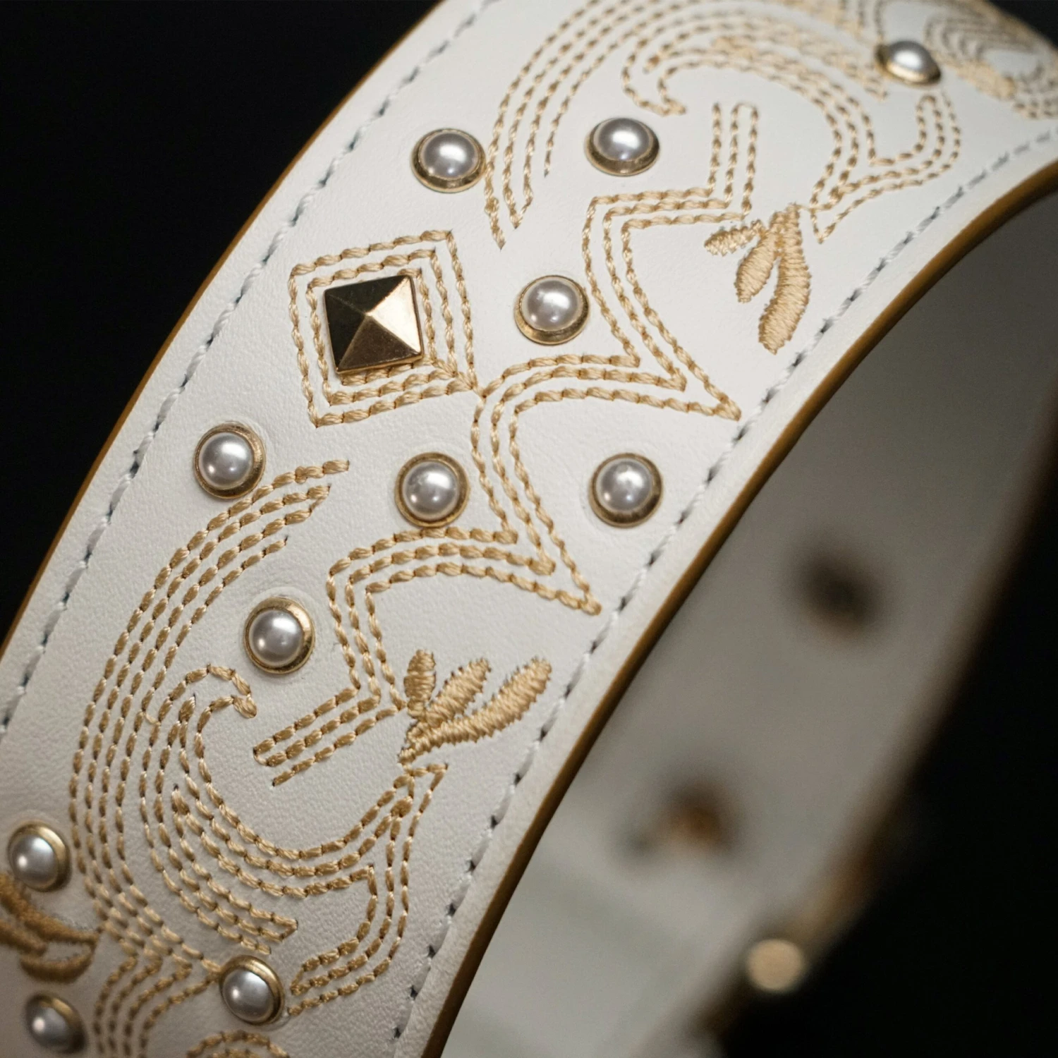 Elegant Western Luxury White Leather Dog Collar With Gold Baroque Design 3 Elegant Western Luxury White Leather Dog Collar With Gold Baroque Design - Image 3